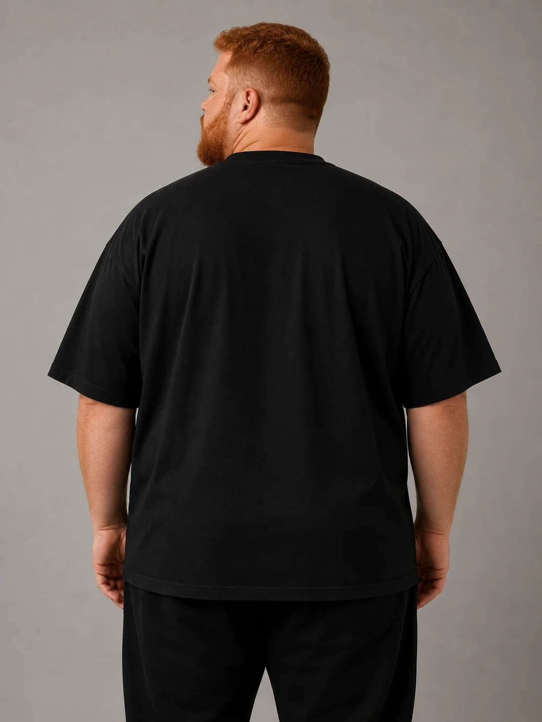 T-shirt oversized preta · vista de costas