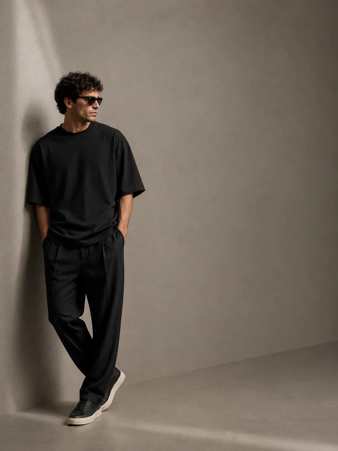 Modelo vestindo t-shirt oversized Pima · Dr. JOHN